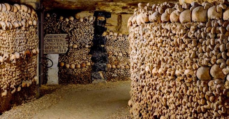 ossements dans les Catacombes