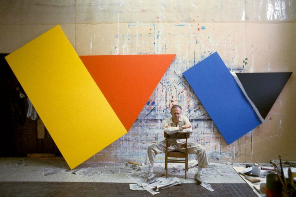 Ellsworth Kelly dans son atelier